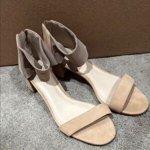 Pelle Moda Tan Sandals with Minimalist Design